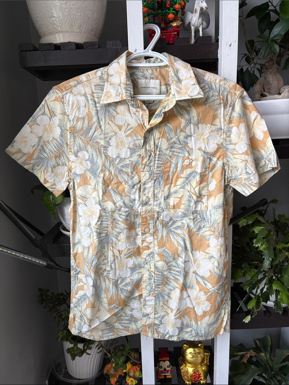 American Eagle Outfitters Tan and White Floral Short-Sleeve Button-Down Shirt